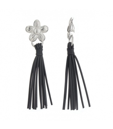 Oorclips met zilverkleurige bloem en lange zwarte rubberen strengen