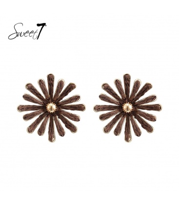 Bruine bloem oorbellen van raffia