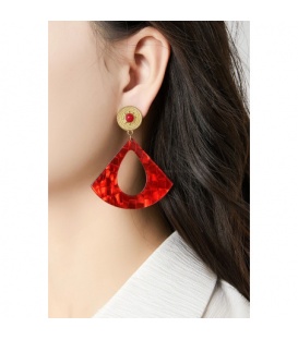 Oorclips camelkleurige met een marmerlook en goudkleurige details