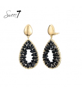 Oorclips zwart met een open druppeldesign en facetkralen