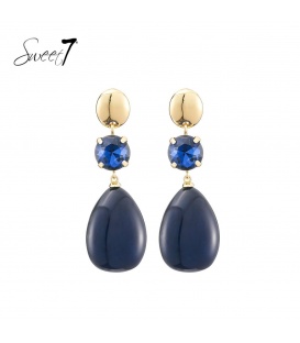 Oorbellen met diepe blauwe accenten en luxe uitstraling