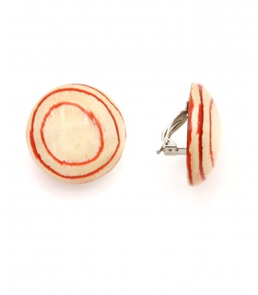 Oorclips creme met een rood cirkelpatroon 