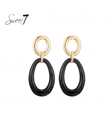 Oorbellen zwart met een goudkleurig oor stukje