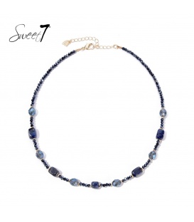 Blauwe korte halsketting met afwisselende blauwe glaskralen