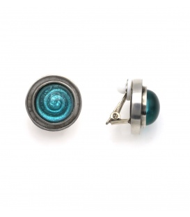 Oorclips met turquoise spiraal en bol glasdesign en een zilverkleurige rand