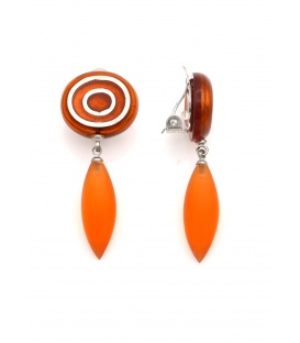 Oorclips met oranje hanger en grafisch design