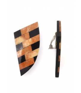 Oorclips met mozaïekpatroon in aardetinten en zwart