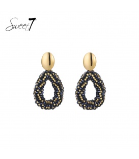 Oorbel met goudkleurige knop en blauwe glas kralen