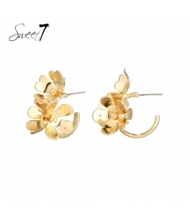 Oorbellen met goudkleurige bloemen in creool vorm