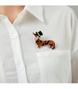 Elegante broche van Belle Miss in de vorm van een teckel