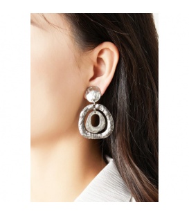 Oorclips matte zilverkleurige open vormen en gehamerd motief