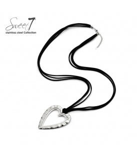 Halsketting zilverkleurig met open hart hanger en zwart koord