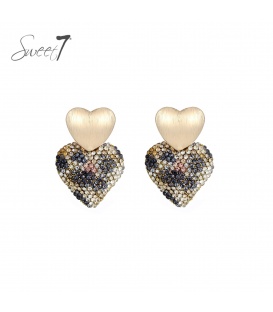 Oorbellen met gekleurde strass steentjes en een goudkleurig hart 