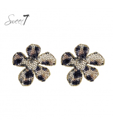 Oorbellen gekleurde met vijfbladige bloem en fonkelende steentjes