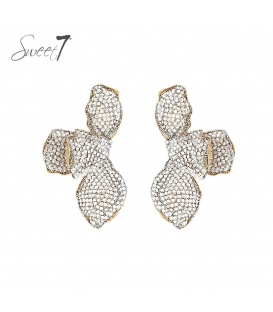 Oorbellen goudkleurig met bladvorm en volledig heldere kristallen