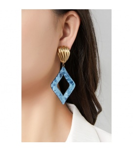 Oorclips met grijze ruitvorm en goudkleurige accent