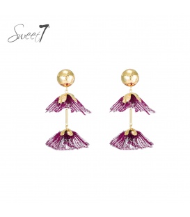 Oorbellen roze met trendy kwastjes en goudkleurige bolsluiting