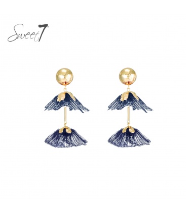 Oorbellen blauw met dubbele laag draad en goudkleurige details