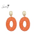 Oorbellen oranje met glas kralen en een goudkleurig oor stukje