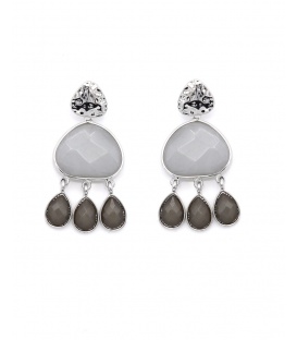 Trendy grijze statement oorbellen met gekleurde stenen.