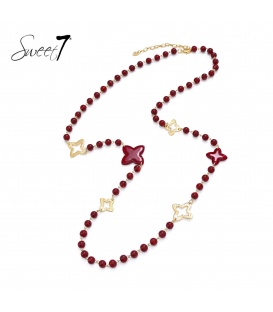Halsketting met speelse vormen in dieprode kleur