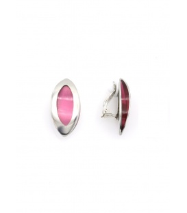 Oorclips met ovale roze cat eye steen en zilverkleurige omlijsting