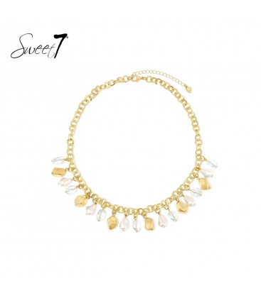 Halsketting met goudkleurige schakels met pareldetails en glas kralen