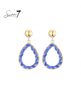 Oorbellen met blauwe steentjes en goudkleurige rand