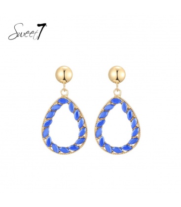 Oorbellen met blauwe steentjes en goudkleurige rand