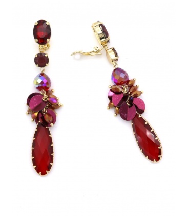 Prachtige oorclips met langwerpige rode hanger en kralen