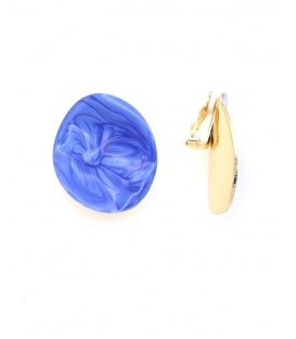 Oorclips met blauwe marmerlook.