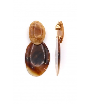 Oorclips bruin in warme aardetinten met natuurlook