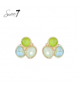 Oorbellen met mintgroen, lime en een blauw steentjes