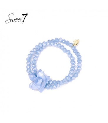 Armband met blauwe kralen en bloemaccent