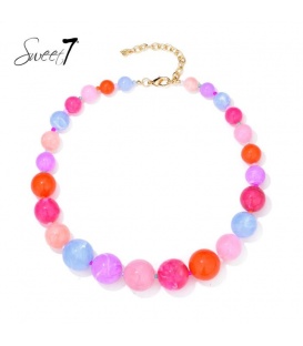 Halsketting met kleurrijke kralen in regenboogstijl