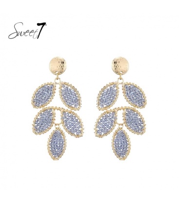 Oorbellen met blauwe kristallen in bladvorm