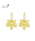 Oorbellen met gele bloem en goudkleurig ring