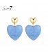 Oorbellen blauw hart met een goudkleurig oor stukje