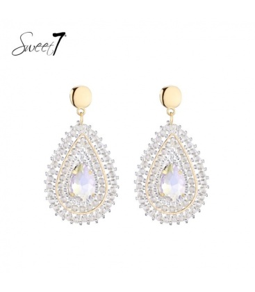 Oorbellen met kristal heldere kralen met een goudkleurig detail in het midden