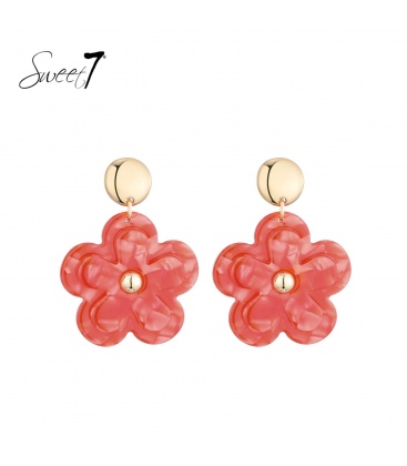 Oorbellen met een dubbele bloem en goudkleurig details