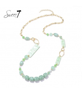 Halsketting in groene tinten met geometrische vormen