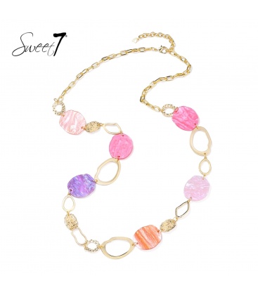 Halsketting gekleurd met mix van vormen en trendy kleuren