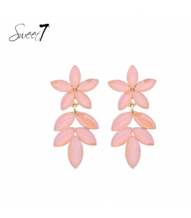 Oorbellen in lichtroze met bladvormige accenten