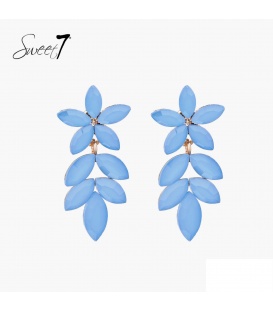 Oorbellen blauwe bladeren en goudkleurige accenten