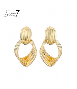 Oorbellen goudkleurig met geribbeld motief