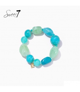 Armband met grote turquoise en groene kralen 