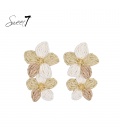 Oorbellen beige met bloemen in neutrale natuurtinten