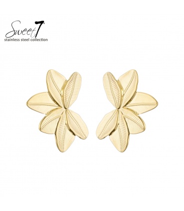 Oorbellen goudkleurig in bladvorm met fijne structuurdetails