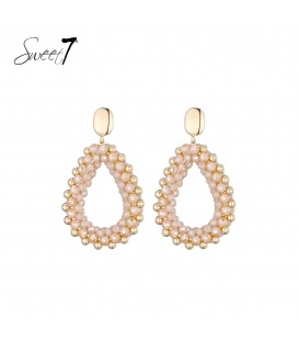 Oorbellen met creme en goudkleurige kralen