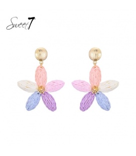 Oorbellen gekleurde met pastel tinten en goudkleurige kern